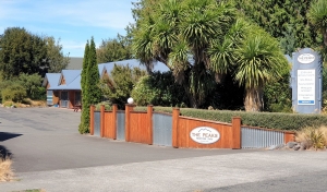 The Peaks Motor Inn
