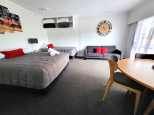 Racecourse Motel